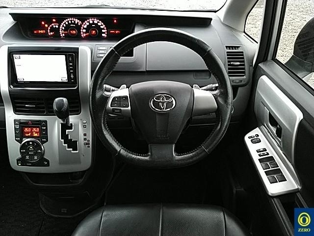 2013 TOYOTA NOAH SI
